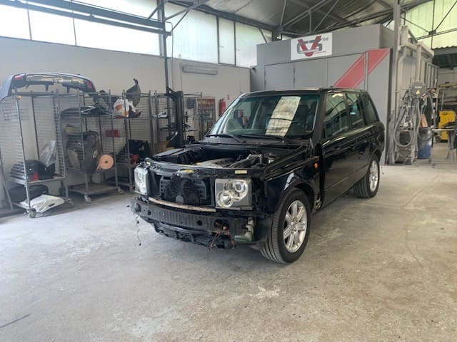 Land Rover avant face réparation carrosserie Isère
