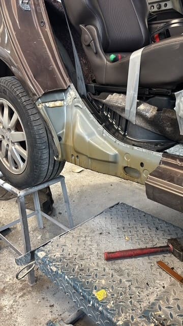 Avant remplacement bas de caisse vue détail Voreppe
